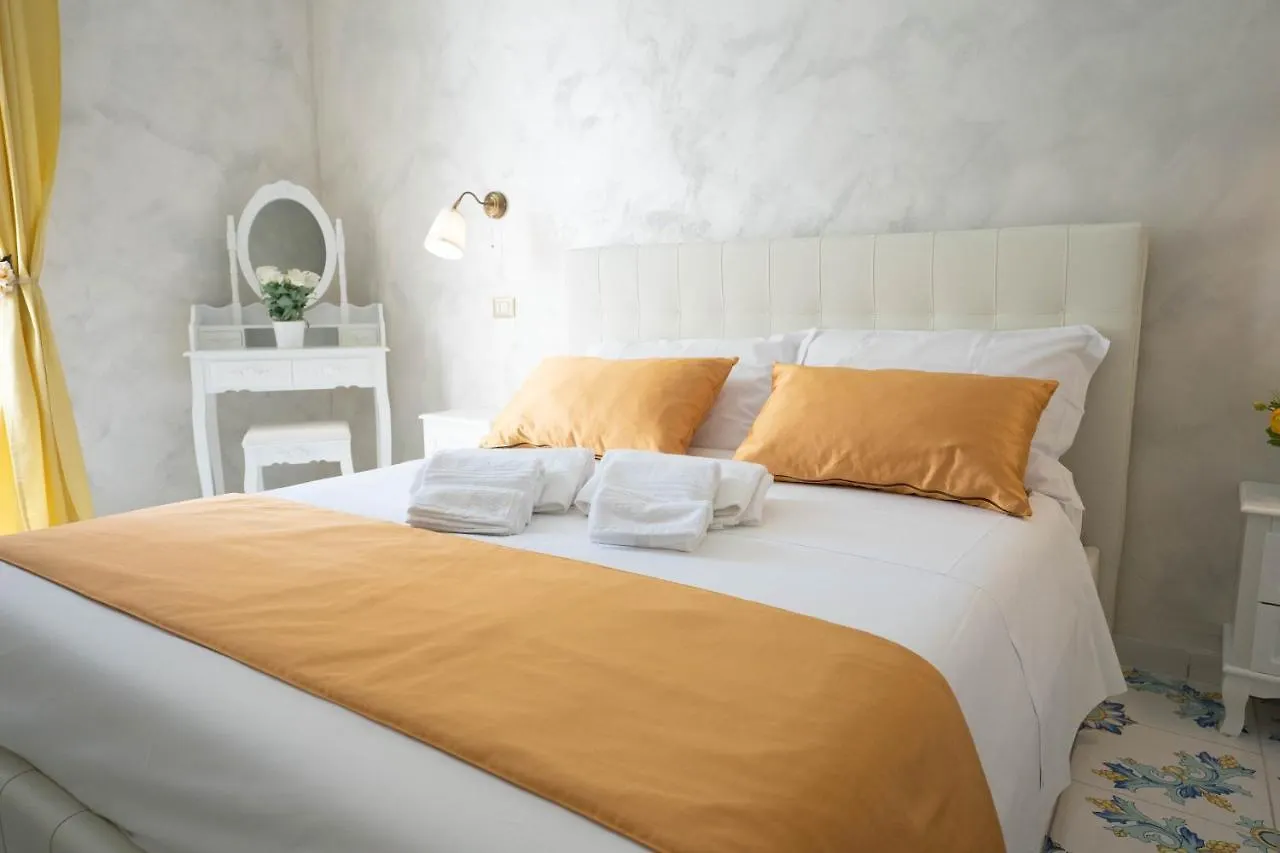 Bed and Breakfast Alma Adry Nápoles 2*,